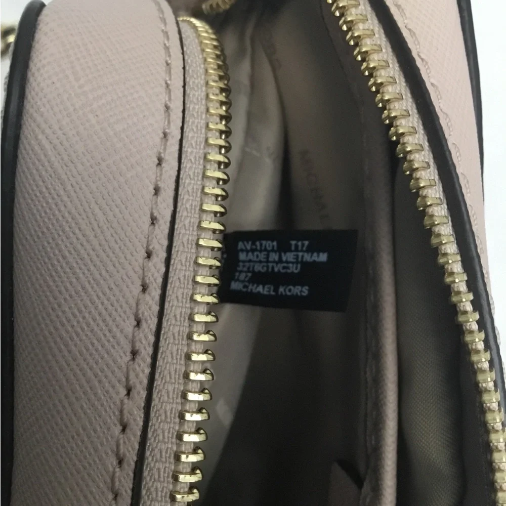 Michael Kors Pink Crossbody Bag with Gold Chain - Picture 11 of 16